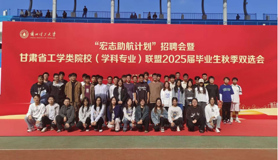 bst365精心组织毕业生双选会暨开展低年级就业现场观摩实践活动